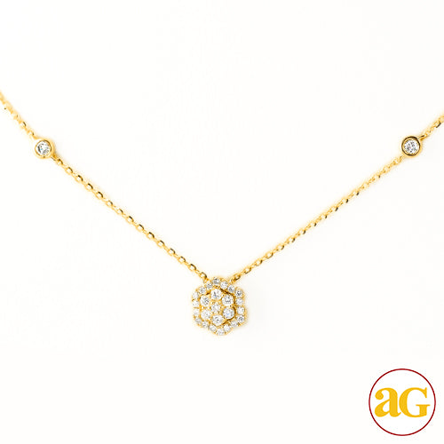 14KY 0.30CTW DIAMOND NECKLACE - 6-POINT STAR